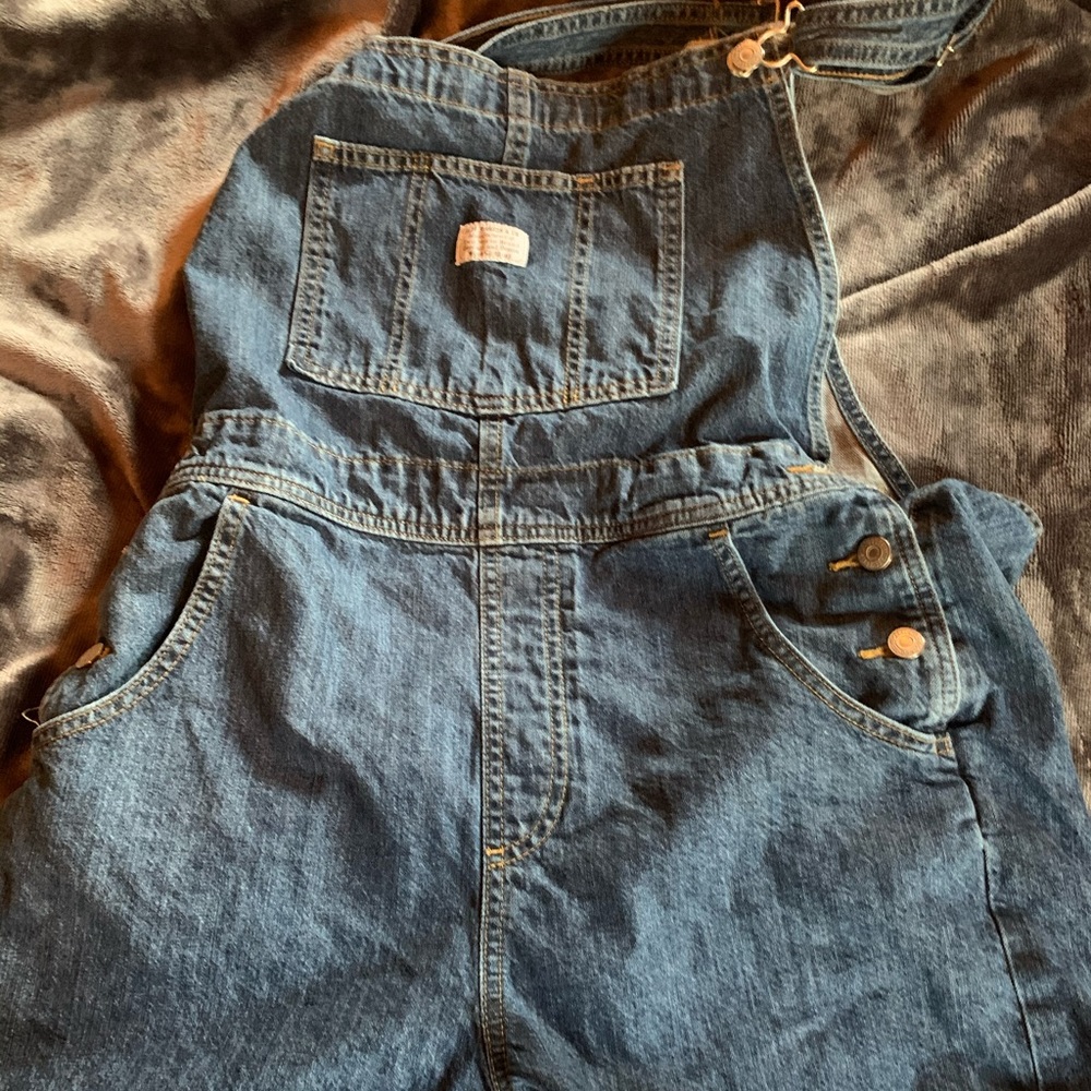 Levi’s shortalls